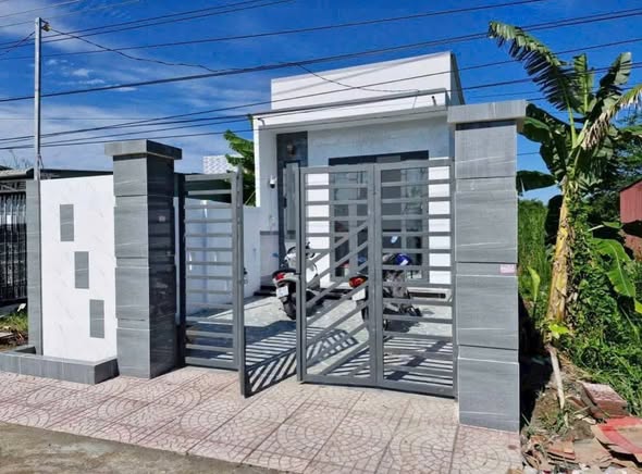 Nhà sân vườn đường Kênh Tắc, 179.28m² giá 1.18 tỷ - Sổ đỏ chính chủ, ô tô vào tận nhà!