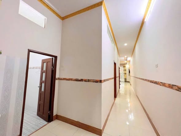 Nhà trệt cho thuê đường Nguyễn Văn Cừ nối dài, TP Cần Thơ 180m² - Full nội thất, an ninh tốt!