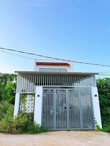 Nhà mặt tiền đường Y Moan, Buôn Ma Thuột 100m² giá 3.15 tỷ - Full nội thất sang trọng!