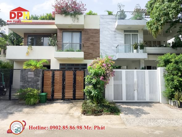 Biệt thự KDC Sadeco Phước Kiển 360m² giá 31.5 tỷ - Cạnh nhà MC Quyền Linh!