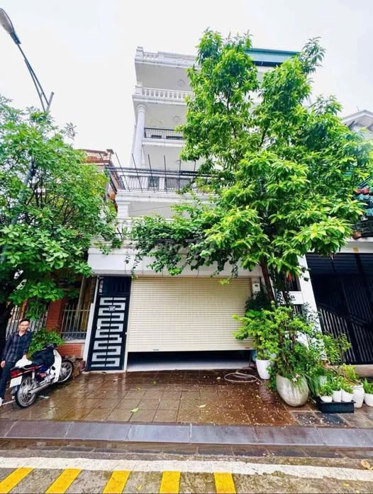 Cho thuê nhà mặt phố Đặng Vũ Hỷ, Long Biên 110m² giá 18 triệu - Không gian rộng rãi cho văn phòng và kinh doanh!