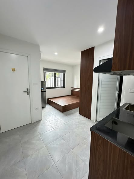 Căn hộ cho thuê tại Ngõ 51 Hòa Bình, Đống Đa 25m² - Vào ở ngay, nhận xe điện miễn phí!