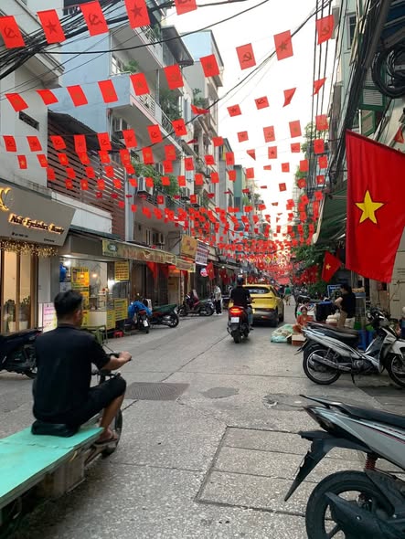 Nhà mặt phố Bạch Đằng, Hoàn Kiếm 30m² giá 13.6 tỷ - Kinh doanh đỉnh cao!