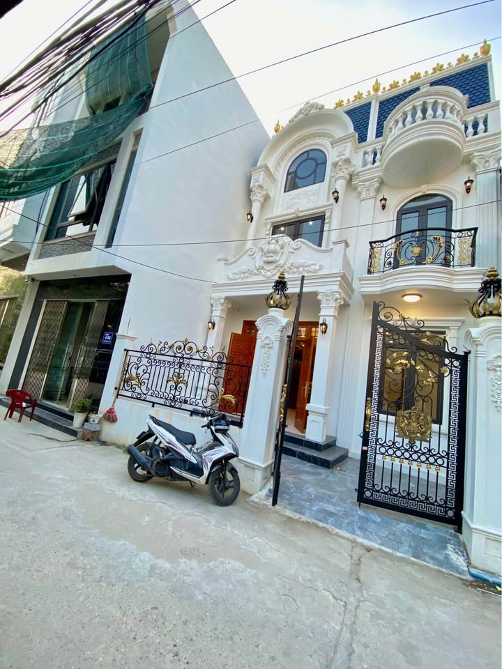 Nhà Tân Cổ Điển 90m² Đường Bái, Lộc Vượng – Giá chỉ 4.5 tỷ!