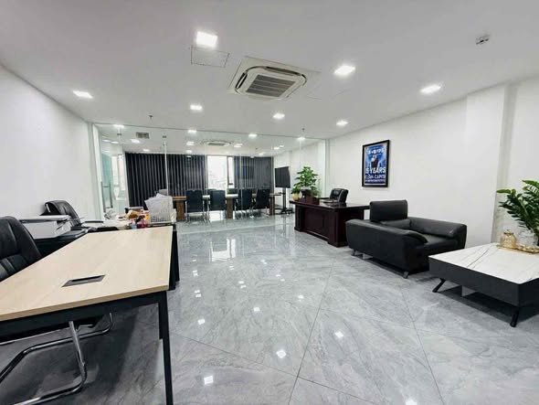 Cho thuê tòa nhà văn phòng ngõ 112 phố Trung Kính 85m² giá 65 triệu - Nhà mới 100% sẵn sàng làm việc!