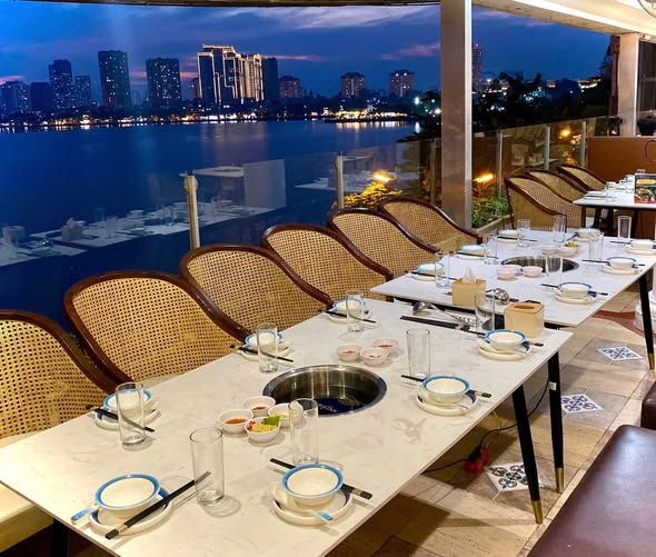 Nhà mặt hồ Từ Hoa, Tây Hồ 130m² - Phù hợp làm văn phòng hoặc kinh doanh!