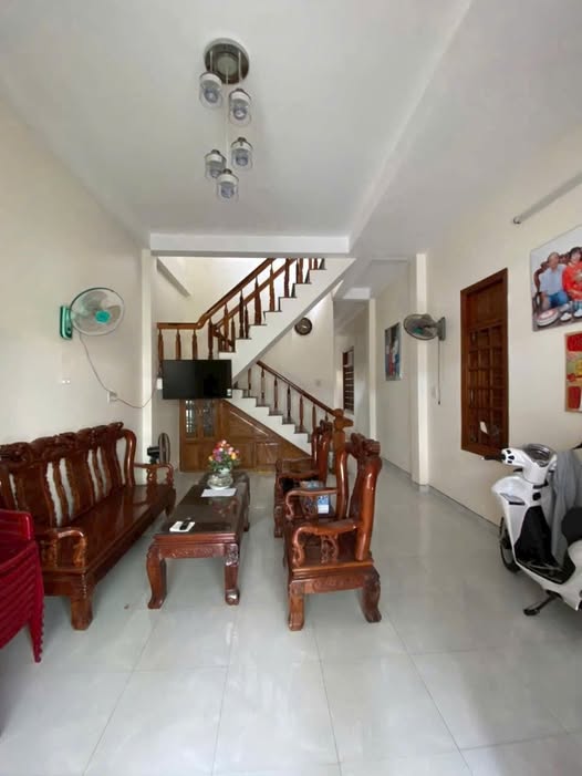 Bán nhà 2 tầng tại Phan Đăng Lưu, Tuy Hòa 90m² - Nhà đẹp, sổ hồng chính chủ!