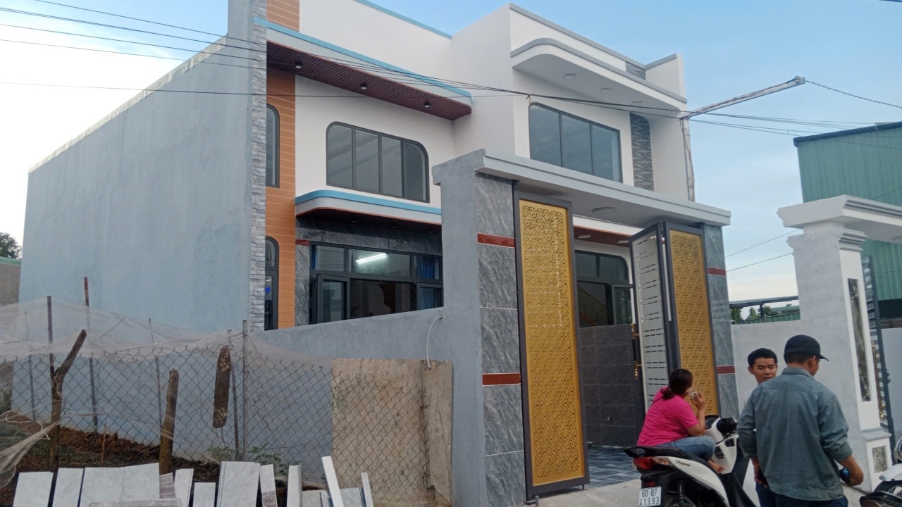 Nhà phố Trảng Dài 105m² giá 2.59 tỷ - Sổ hồng riêng, gần chợ!