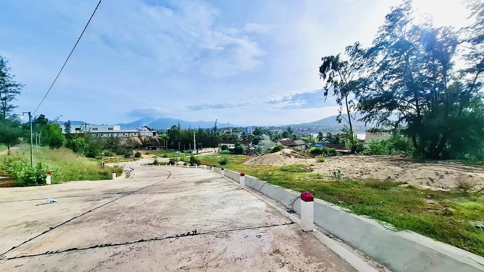 Đất nền Hoài Nhơn 100m² giá 550 triệu - Nằm gần chợ và trường học!