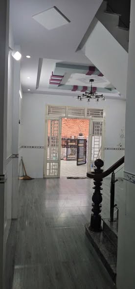 Nhà 2 tầng tại Hưng Long, Bình Chánh 100m² giá 1.85 tỷ - Hẻm xe hơi đến cửa!