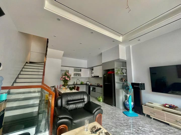 Bán nhà mặt đường Đông Khê, Hải Phòng - 53m² giá 7 tỷ - Nhà 4 tầng chắc chắn, vị trí đẹp!