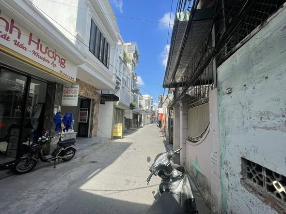 Bán đất tặng nhà 2 tầng Ngõ 261 Trần Nguyên Hãn 110m² - Giá chỉ 5 tỷ!