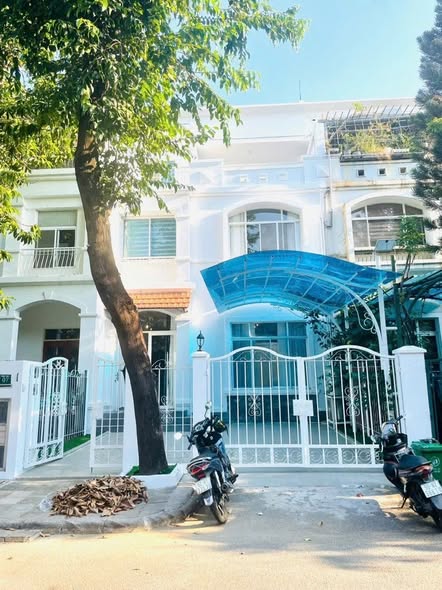 Biệt thự Compound Hưng Thái, Quận 7, 126m² giá 35.8 tỷ - Khu an ninh tuyệt đối!