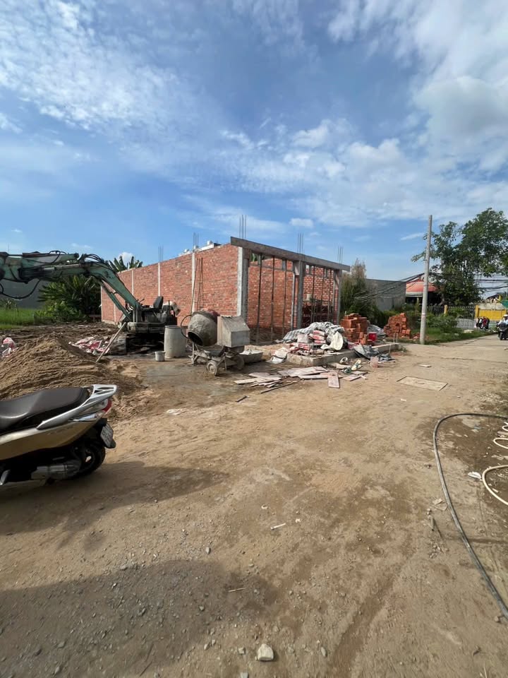 Đất nền Long Hậu 100.8m² giá 1.65 tỷ - Khu dân cư hiện hữu, xây dựng ngay!