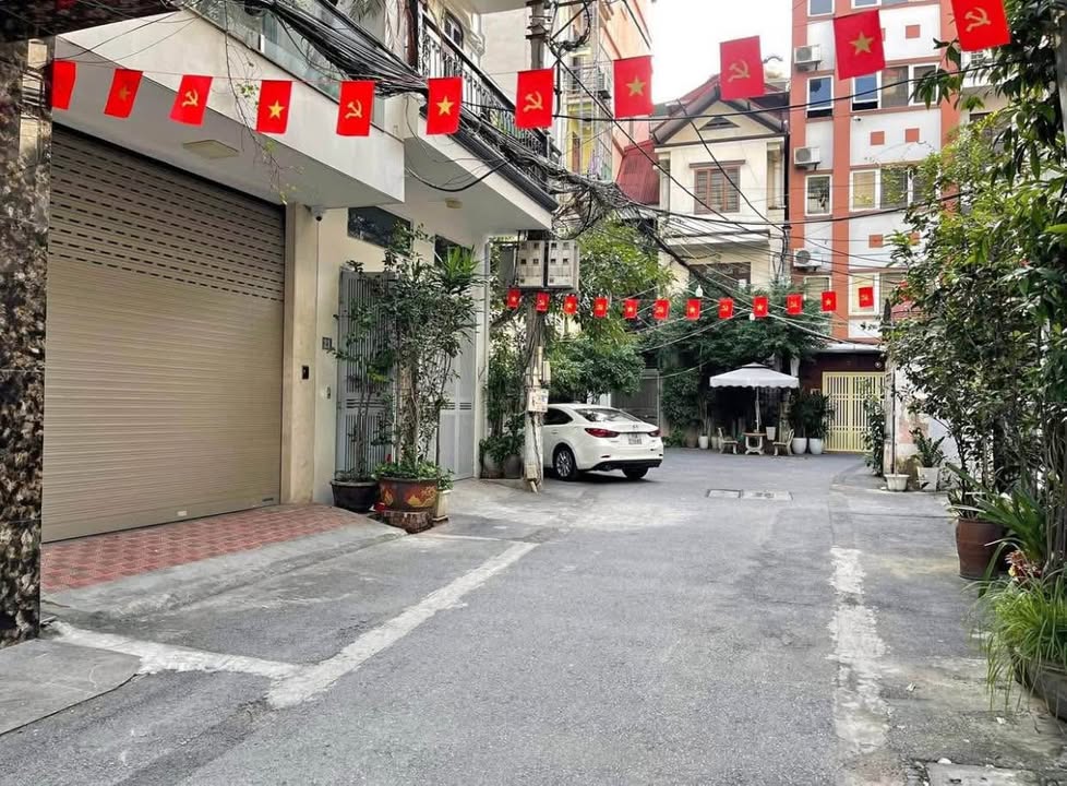 Nhà phố Võ Chí Công, Xuân La 40m² giá thương lượng - Đỗ ô tô cổng, thang máy