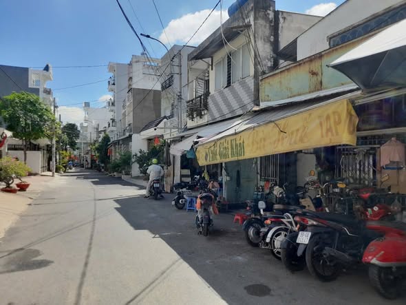 Nhà cấp 4 hẻm Trần Thị Năm, Quận 12, 168m² giá 10.5 tỷ - Sổ hồng chính chủ!