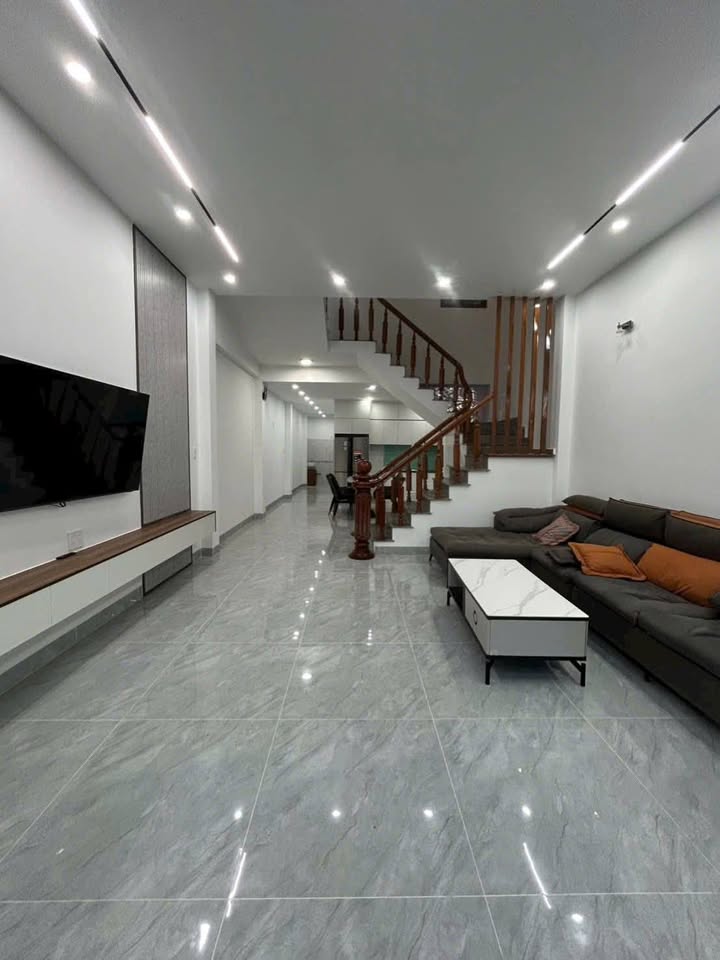 Nhà 2 tầng đường Võ Chí Công, Hòa Xuân 100m² - Kinh doanh lý tưởng!