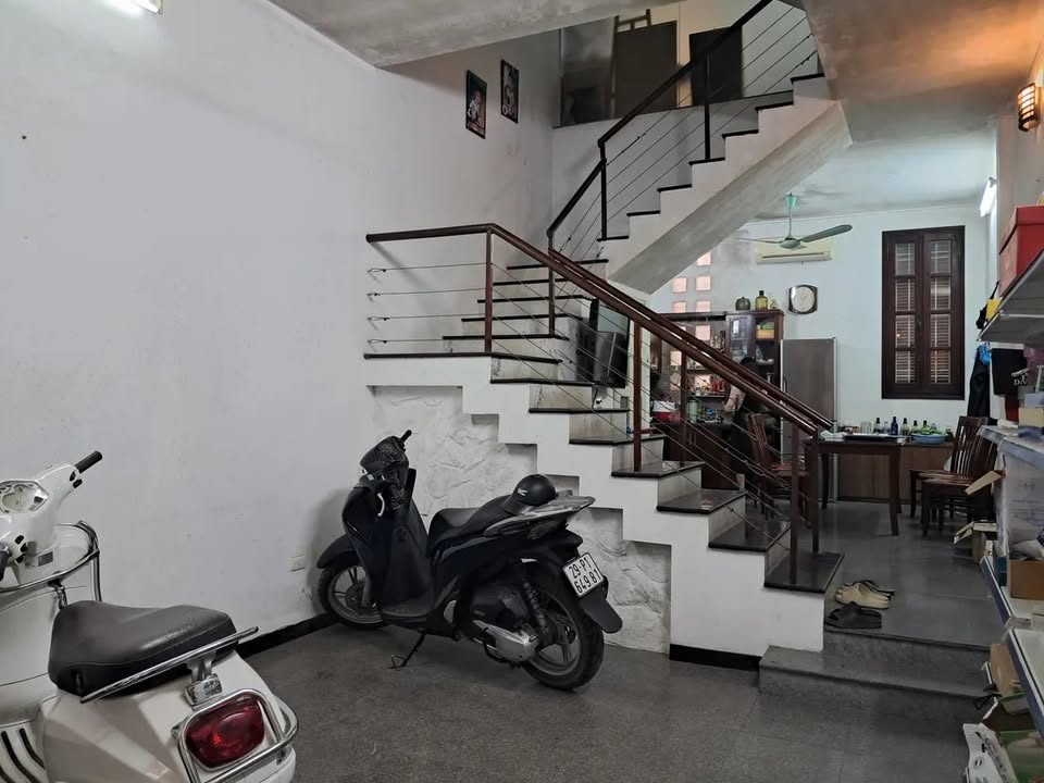 Nhà 2 Mặt Ngõ Hoàng Quốc Việt, Cầu Giấy 140m² giá 53.5 tỷ - Vị trí đắc địa, kinh doanh thuận lợi!