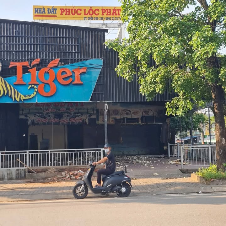 Cho thuê mặt bằng góc 2 mặt tiền đường Liên Phường 237m² giá 30 triệu - Kinh doanh sầm uất!