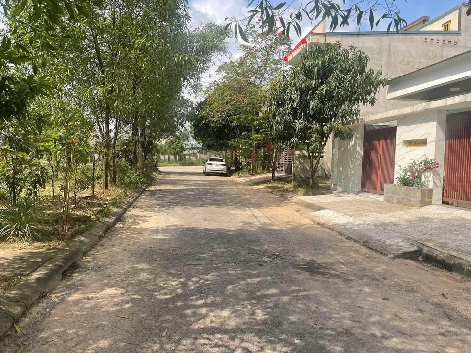 Bán gấp FrontHouse mặt tiền Lý Đạo Thành, Đông Hà 90m² - Giá chỉ 1 tỷ!