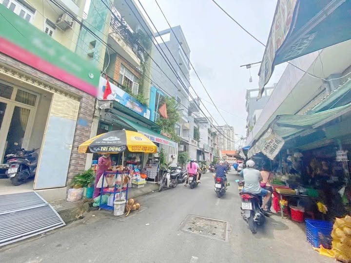 Nhà phố mặt tiền đường Lâm Văn Bền, Quận 7, 60m² giá 12.5 tỷ - Kinh doanh thuận lợi!