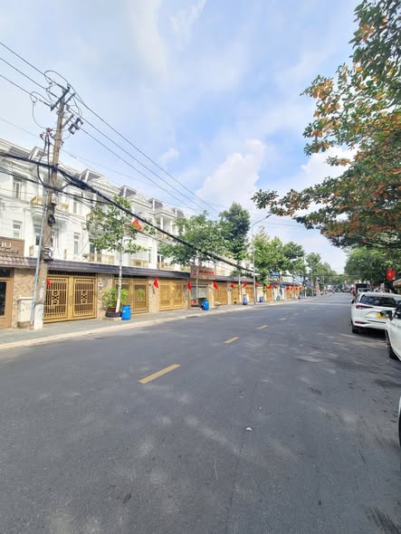 Nhà mặt tiền KDC Hoàng Hùng, Đông Hòa 80m² giá 18 triệu - Phù hợp làm văn phòng!