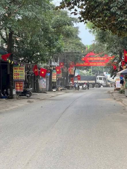 Đất đấu giá Phú Cát 125m² giá 7.75 tỷ - Vị trí đẹp, kinh doanh thuận lợi!