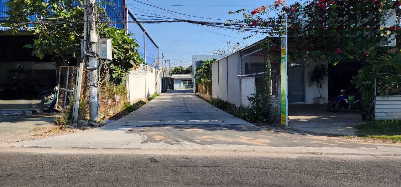 Đất thổ cư 592m² thôn 3, Hàm Liêm giá chỉ 2 tỷ - Sổ đỏ chính chủ!