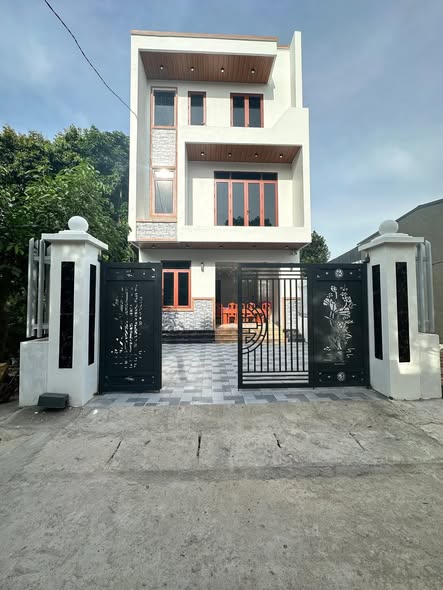 Nhà 3 tầng khu phố 4B, phường Vân Phú, 110m² giá 3 tỷ - Thiết kế hiện đại, giao thông thuận lợi!