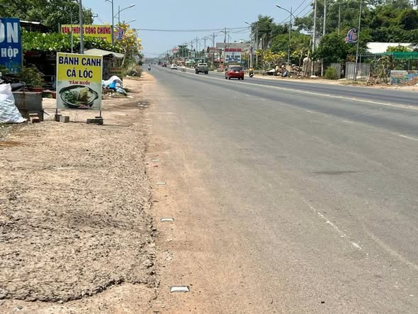 Đất nền lô góc 2 mặt tiền Quốc Lộ 14, Hưng Long, 1100m² giá 16.5 tỷ - Cơ hội đầu tư hiếm có!