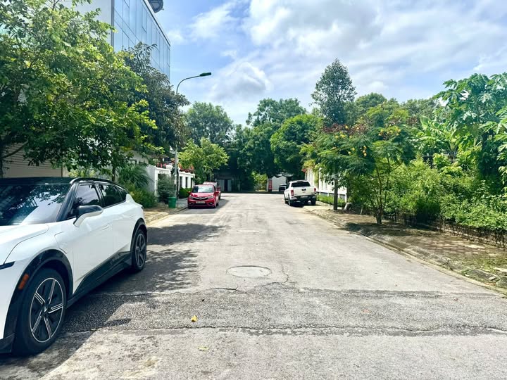 Lô đất khu đô thị An Hưng 100m² giá 3 tỷ - Sổ đỏ chính chủ, xây dựng tự do!