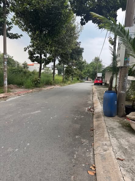 Đất nền Khu tái định cư Biconsi Dĩ An 100m² giá 3.42 tỷ - Sổ hồng chính chủ, vị trí đẹp!