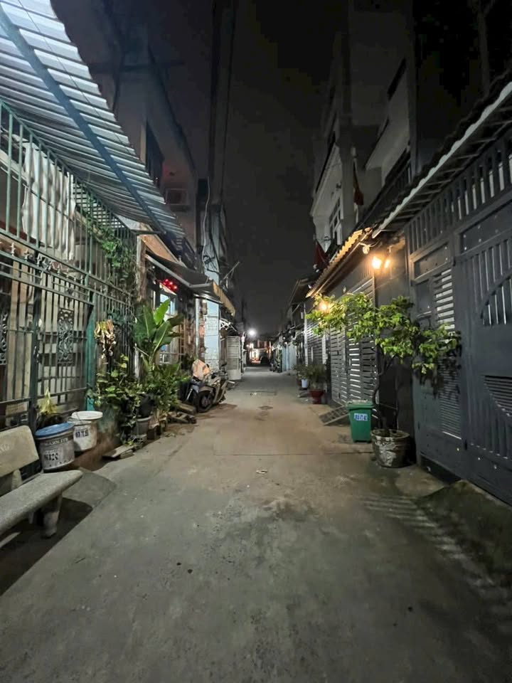 Nhà bán Đường HT35, Hiệp Thành, 49m² chỉ 4.65 tỷ - Vị trí VIP gần trường học!