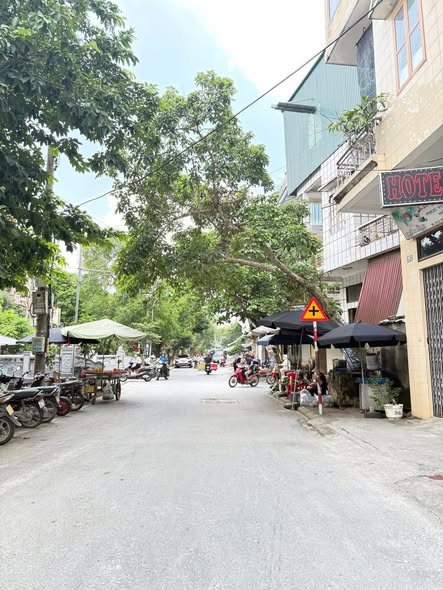 Nhà 4 tầng Đề Thám 33m² giá 2.x tỷ - Vị trí kinh doanh đắc địa!