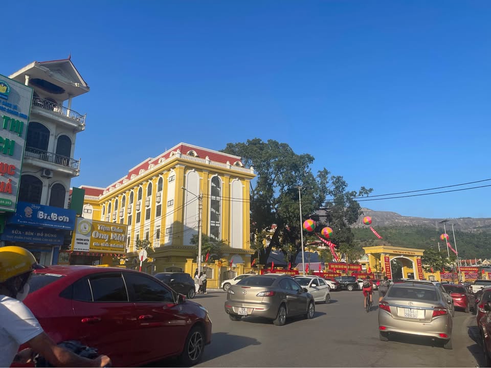 FrontHouse mặt tiền đường Trần Phú, Cẩm Phả 125,6m² - Kinh doanh đỉnh cao!