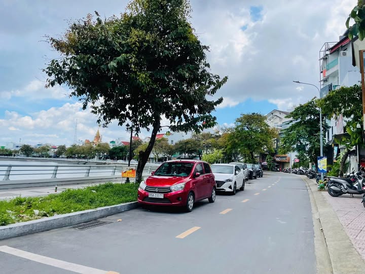 Nhà mặt tiền Huỳnh Cương, quận Ninh Kiều - Giá chỉ 2.59 tỷ - Góc 3 mặt tiền cực đẹp!