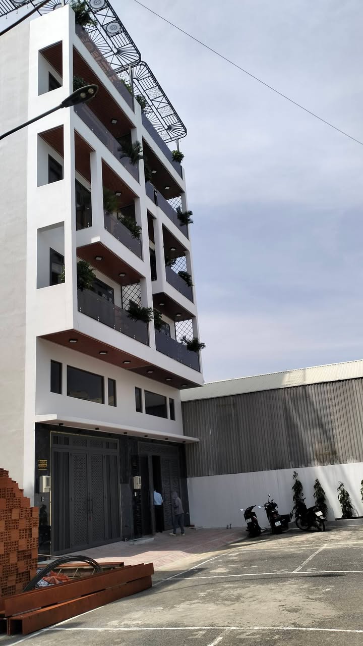 Nhà phố 6 tầng hiện đại quận 12, 82m² giá 11.5 tỷ - Full nội thất sang trọng!