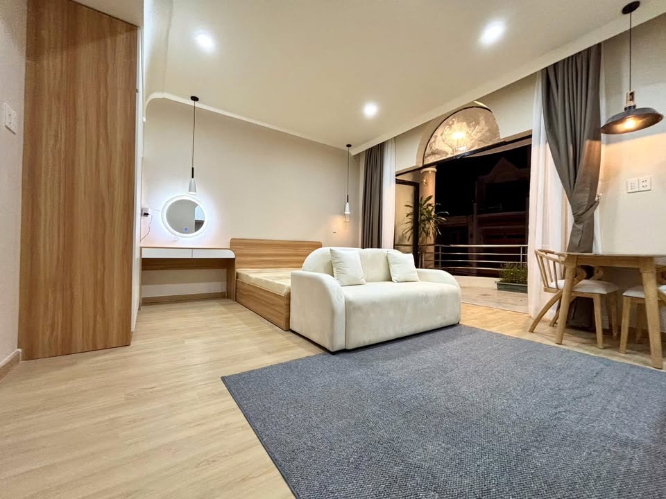 Căn hộ cho thuê tại Quận 10, Hồ Chí Minh - Ban công siêu rộng, mới 100%!