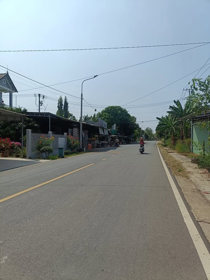 Đất thổ cư 200m² tại đường Cầu Trắng, xã Định Quán, Đồng Nai - Giá chỉ 2 tỷ!