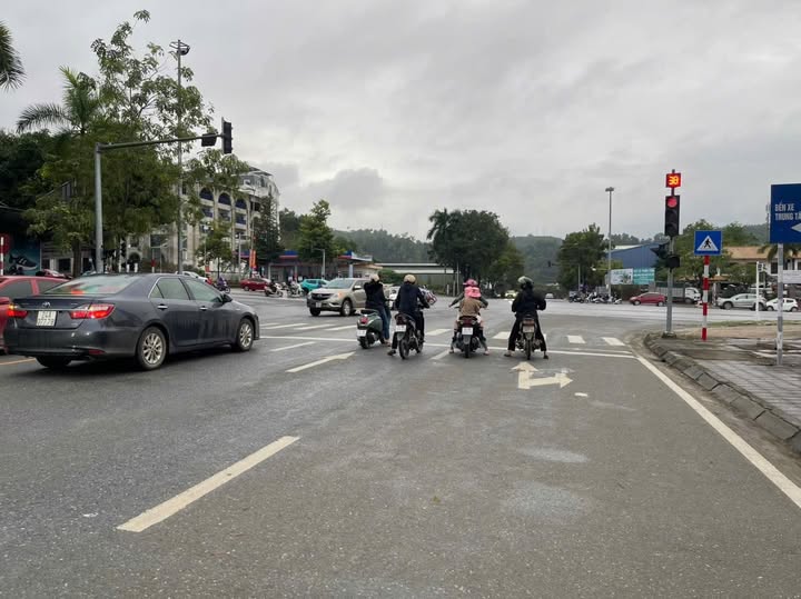 Đất mặt đường Phú Thịnh 400m² giá 12 tỷ - Kinh doanh sầm uất!