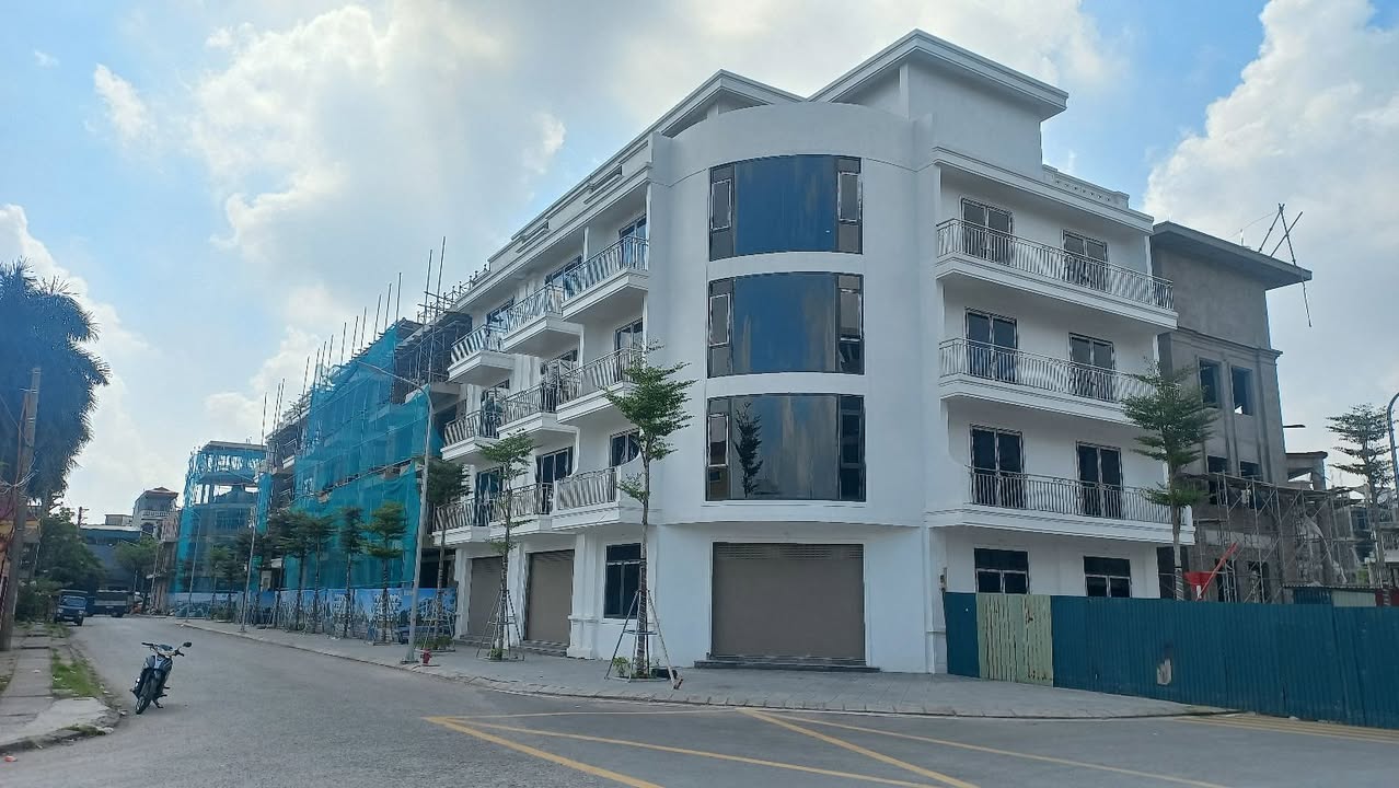 Nhà mặt đường Bùi Sĩ Tiêm Thái Bình 108m² giá 8.2 tỷ - Kinh doanh thuận lợi!