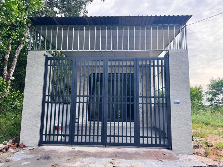 Nhà mặt tiền đường nhựa Suối Nhum Hắc Dịch 180m² giá 1.6 tỷ - Sổ đỏ chính chủ!