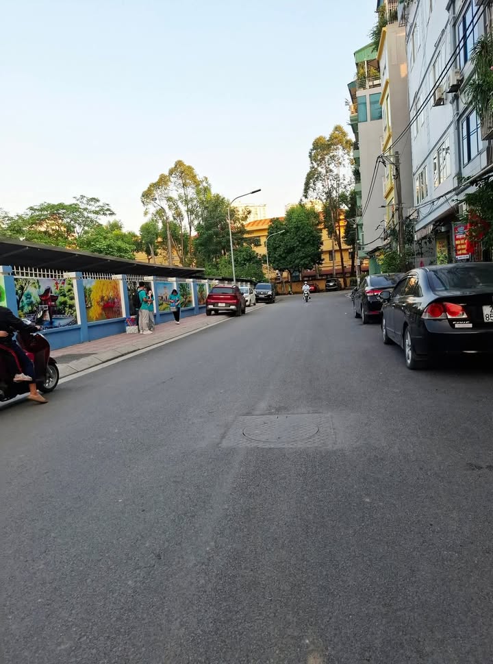 Đất Đông Ngạc 42m² giá 6.6 tỷ - Sổ đỏ chính chủ, gần trường học!