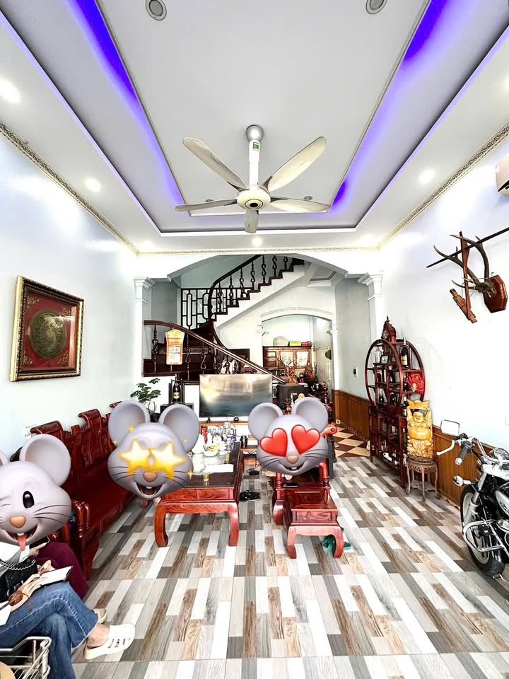 Nhà 3 tầng mặt đường Trần Hưng Đạo, Quỳnh Lâm, Hòa Bình 50m² giá 5 tỷ - Kinh doanh tốt, sẵn sàng ở ngay!