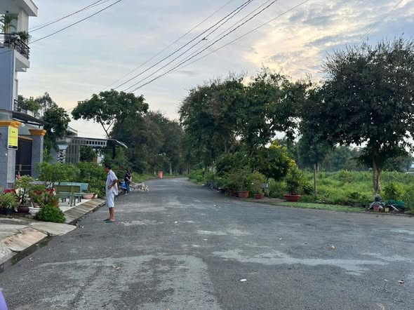 Đất nền KDC Hoàng Long Bến Lức 88m² giá 1.7 tỷ - Sổ hồng sang tên ngay!