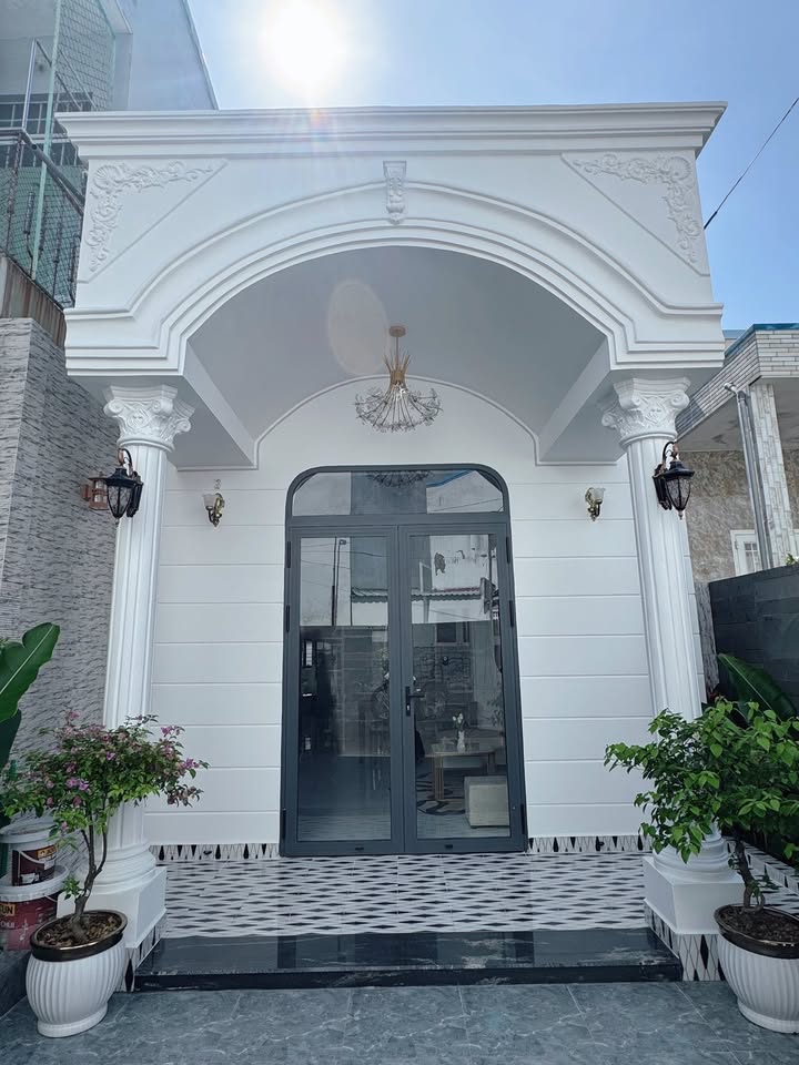 Nhà phố 100m² đường Tết Mậu Thân, Mỹ Tho - Giá 3.26 tỷ, vị trí đắc địa!