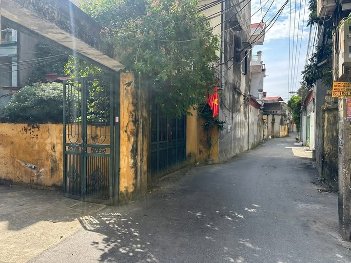 Nhà 2 tầng kiên cố ngõ 116 Trần Nguyên Hãn 81m² giá 2 tỷ - Vị trí thuận lợi ngay trung tâm!