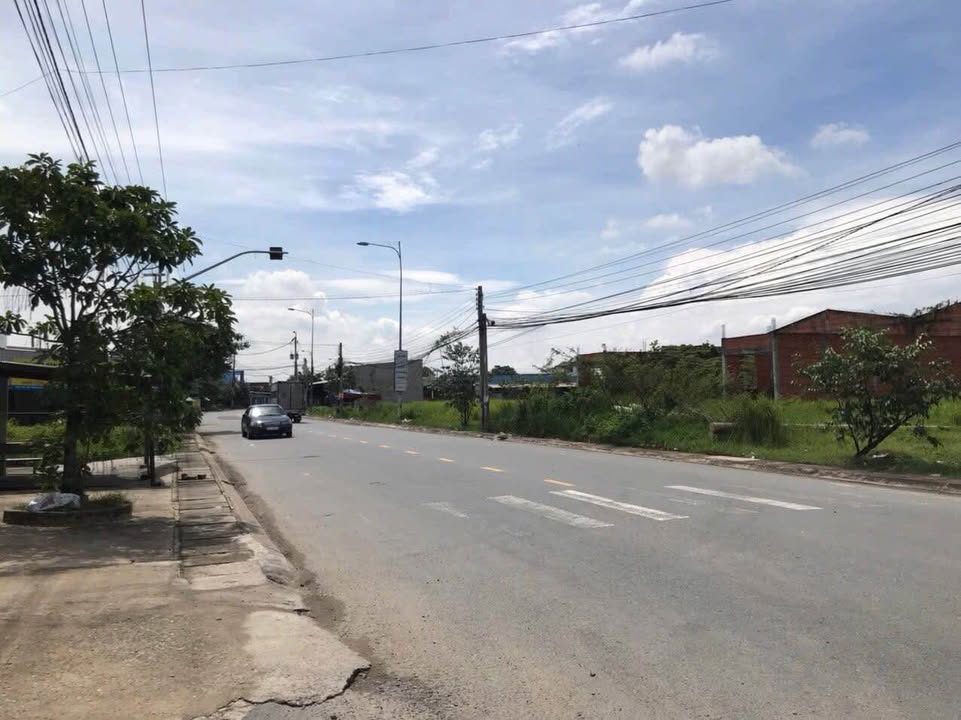 Nhà mặt tiền đường Bình Hữu, xã Mỹ Hạnh, 150m² chỉ 2.5 tỷ - Dọn vào ở ngay!