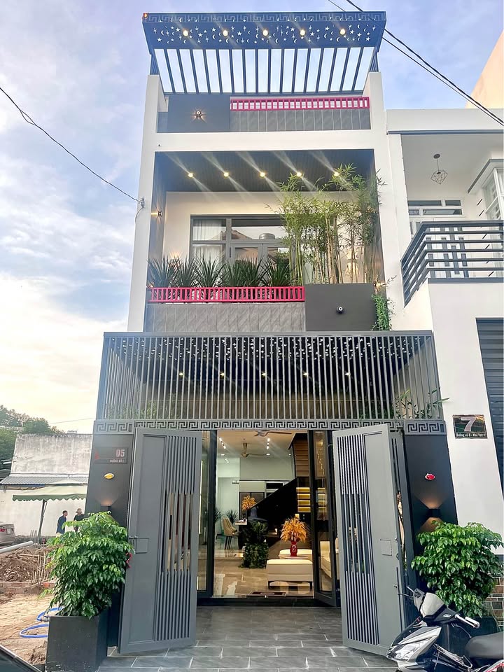 Nhà Trệt Lầu KDC Hồng Phát, An Bình, Cần Thơ 92m² giá 6.15 tỷ - Full nội thất, thương lượng ngay!