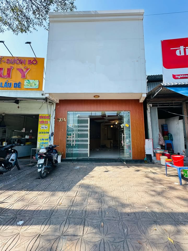 Nhà cho thuê mặt tiền đường Nguyễn Văn Cừ ND, Cần Thơ - Diện tích 125m², giá 25 triệu/tháng!